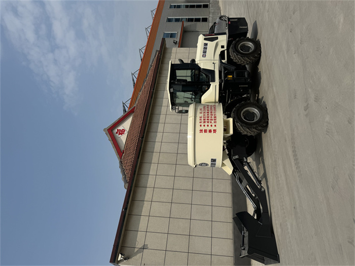 自上料混凝土搅拌车（全液压）