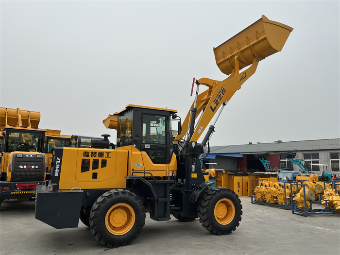 四驅(qū)裝載機