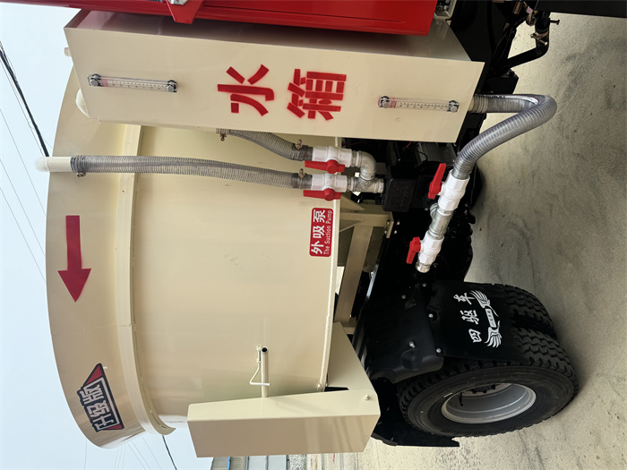 自带大容量水箱，自动上水管