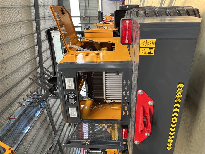 三向开门后机罩