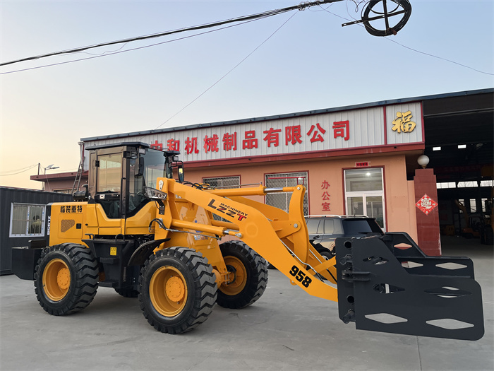 四驅(qū)裝載機