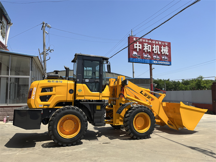 四驅(qū)裝載機