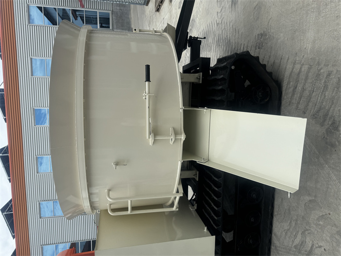 履帶式混凝土攪拌運輸車